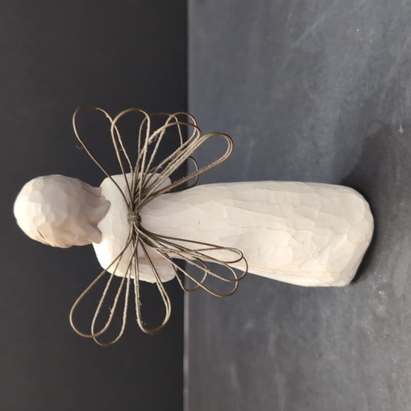 Willow Tree Angel of Remembrance 2001 Figurine By Susan Lordi. - Picture 4 of 6